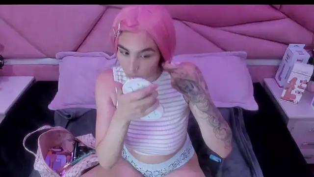 Check-out your craziest wishes with our pick of gaming cams models, featuring big knockers, round tails and tight twats.
