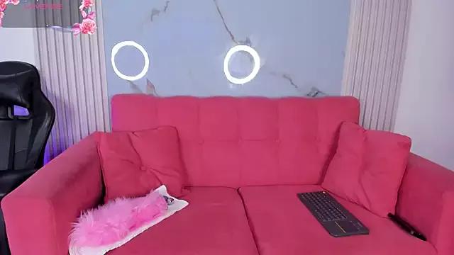 Check-out your craziest wishes with our pick of gaming cams models, featuring big knockers, round tails and tight twats.