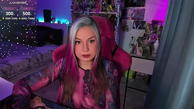 Check-out your craziest wishes with our pick of gaming cams models, featuring big knockers, round tails and tight twats.