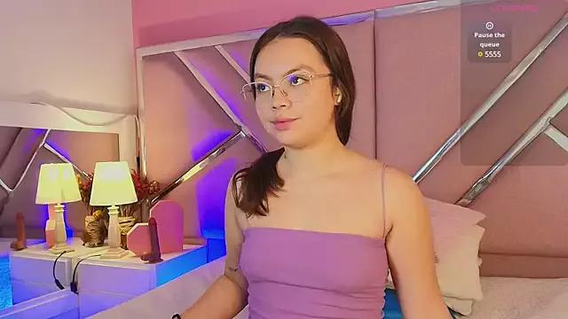 Chloelovat from StripChat is Freechat
