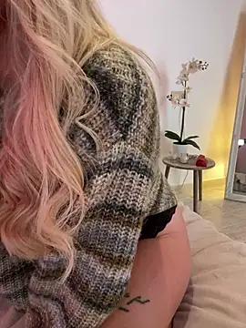 Check-out your craziest wishes with our pick of gaming cams models, featuring big knockers, round tails and tight twats.
