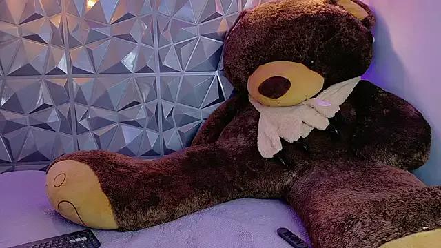 Check-out your craziest wishes with our pick of gaming cams models, featuring big knockers, round tails and tight twats.