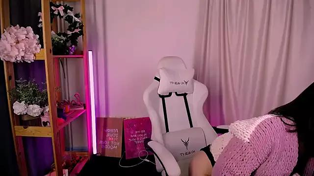 Check-out your craziest wishes with our pick of gaming cams models, featuring big knockers, round tails and tight twats.