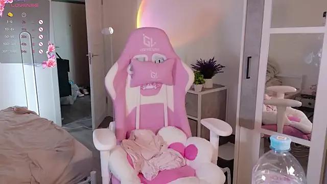 Check-out your craziest wishes with our pick of gaming cams models, featuring big knockers, round tails and tight twats.