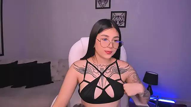 Cloe_vincent from StripChat is Freechat