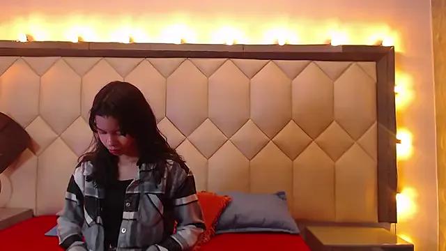 CloeyGraweing from StripChat is Freechat