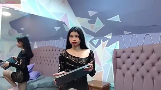 CloeyGraweing from StripChat is Freechat
