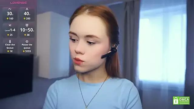 CloverDrews from StripChat is Freechat