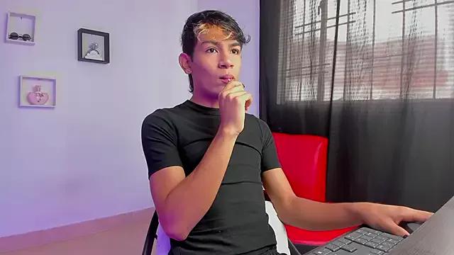 cock_dave from StripChat is Freechat