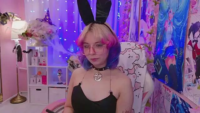 Check-out your craziest wishes with our pick of gaming cams models, featuring big knockers, round tails and tight twats.