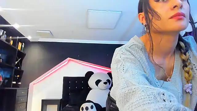 Check-out your craziest wishes with our pick of gaming cams models, featuring big knockers, round tails and tight twats.