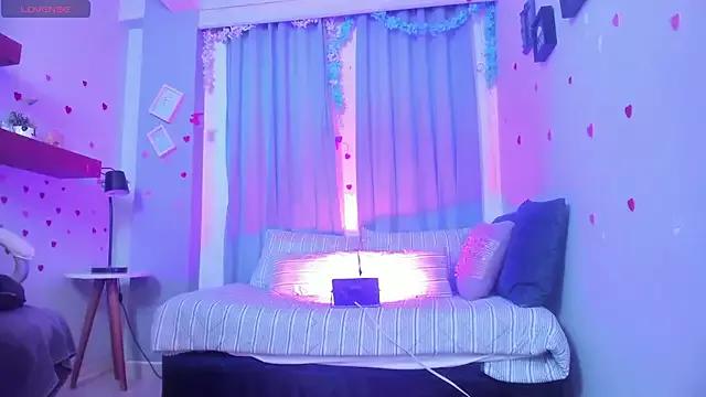 CoralineRicce_ from StripChat is Freechat