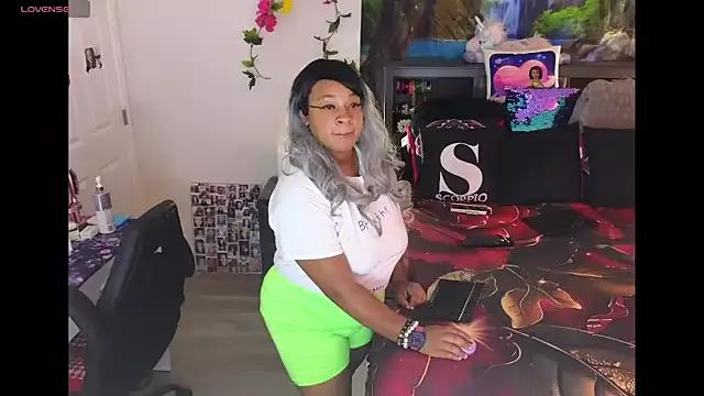CosmicDream143 from StripChat is Freechat