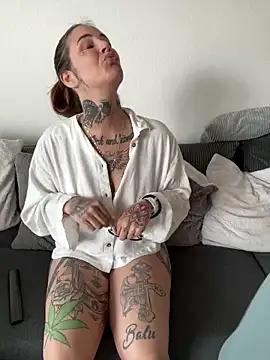 Check-out your craziest wishes with our pick of gaming cams models, featuring big knockers, round tails and tight twats.