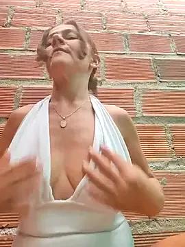 Crazy-Woman-Mature from StripChat is Freechat