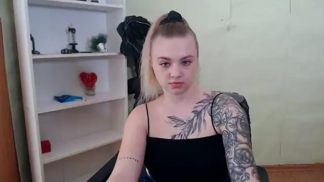 CrazyGloria from StripChat is Freechat