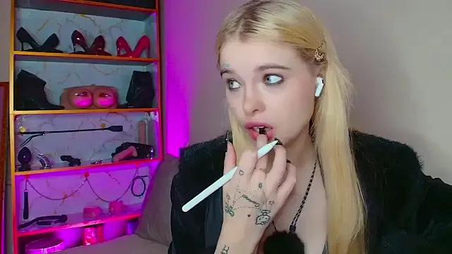 Check-out your craziest wishes with our pick of gaming cams models, featuring big knockers, round tails and tight twats.