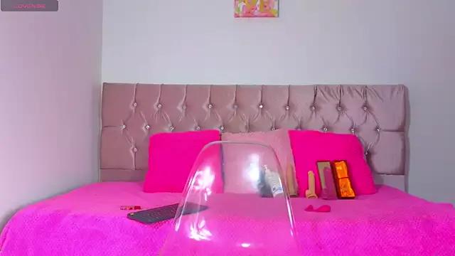 Check-out your craziest wishes with our pick of gaming cams models, featuring big knockers, round tails and tight twats.