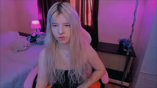 Check-out your craziest wishes with our pick of gaming cams models, featuring big knockers, round tails and tight twats.
