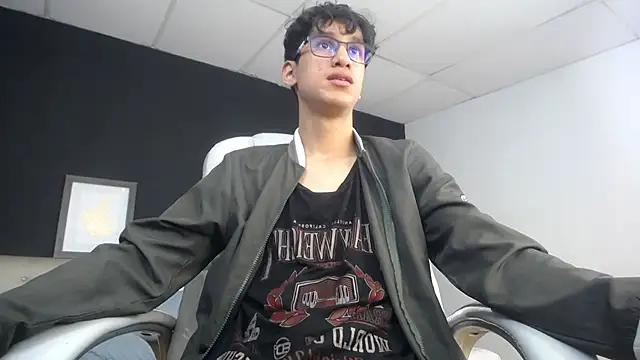 Cum_hunters from StripChat is Freechat