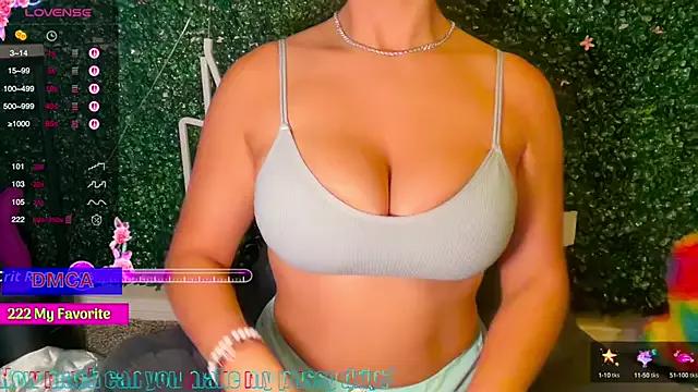 Check-out your craziest wishes with our pick of gaming cams models, featuring big knockers, round tails and tight twats.