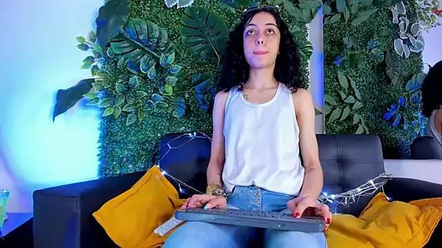 CurlyWeeds from StripChat is Freechat