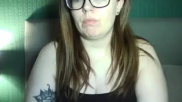 Curvy-BellaX from StripChat is Freechat