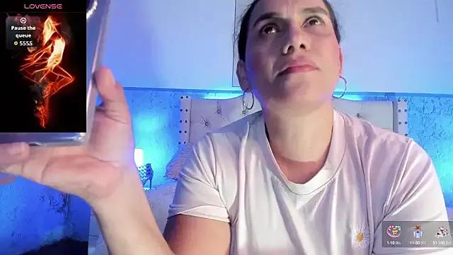 curvy_mature4u from StripChat is Freechat