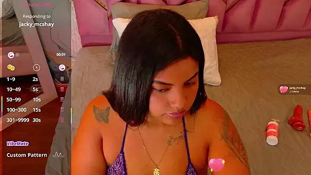 curvybrunnett from StripChat is Freechat