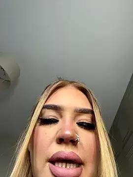 CurvyGirlMyla from StripChat is Freechat