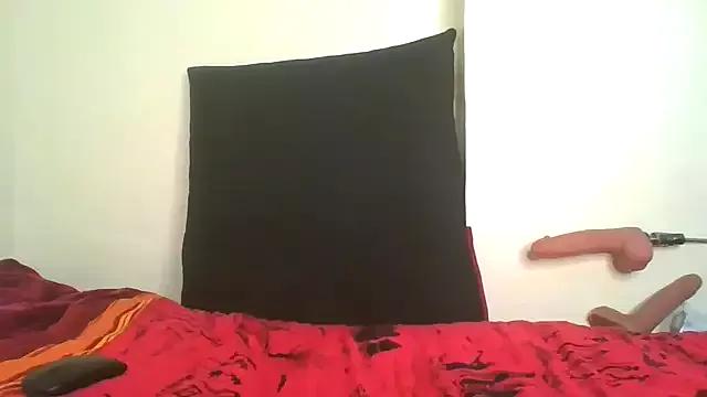 Curvylyin from StripChat is Freechat