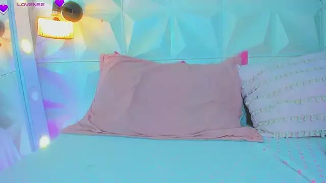 cute_latinaxxx from StripChat is Freechat