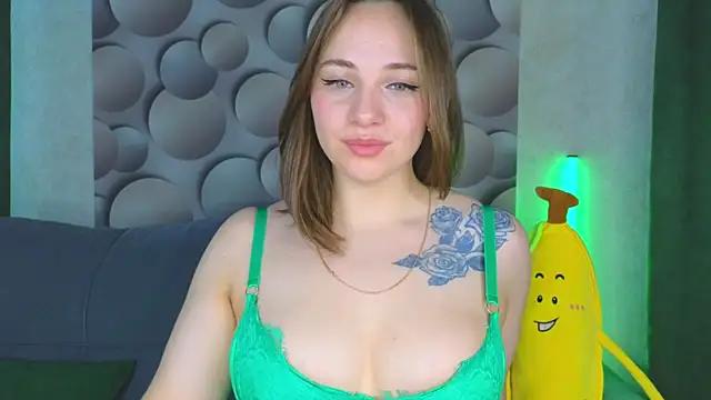 Check-out your craziest wishes with our pick of gaming cams models, featuring big knockers, round tails and tight twats.