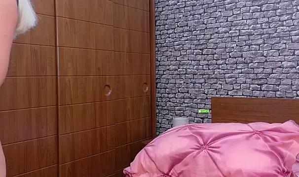 Check-out your craziest wishes with our pick of gaming cams models, featuring big knockers, round tails and tight twats.