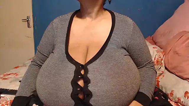 Check-out your craziest wishes with our pick of gaming cams models, featuring big knockers, round tails and tight twats.