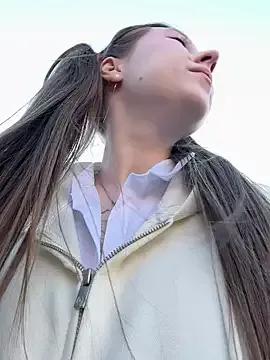 cuteperseon from StripChat is Freechat