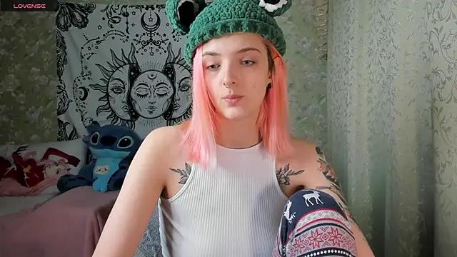Check-out your craziest wishes with our pick of gaming cams models, featuring big knockers, round tails and tight twats.