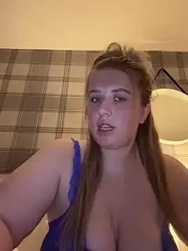 CutieCurvyGirlxo from StripChat is Freechat