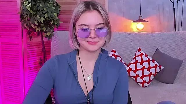 Check-out your craziest wishes with our pick of gaming cams models, featuring big knockers, round tails and tight twats.
