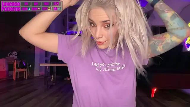 Check-out your craziest wishes with our pick of gaming cams models, featuring big knockers, round tails and tight twats.