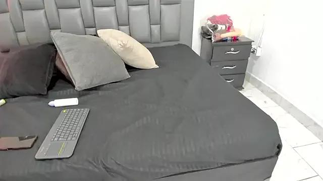 dakota_roussee from StripChat is Freechat