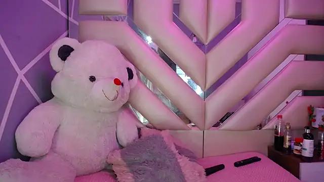 Check-out your craziest wishes with our pick of gaming cams models, featuring big knockers, round tails and tight twats.