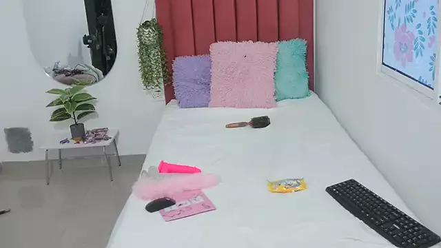 Check-out your craziest wishes with our pick of gaming cams models, featuring big knockers, round tails and tight twats.