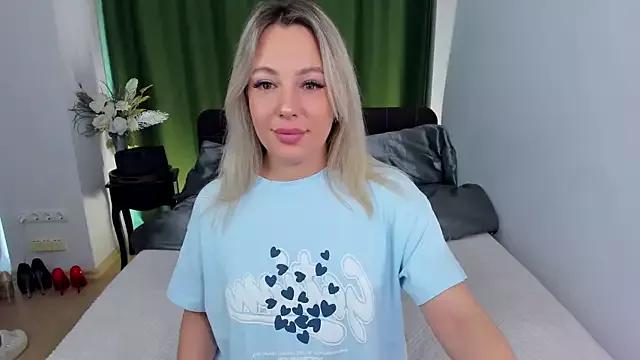 Check-out your craziest wishes with our pick of gaming cams models, featuring big knockers, round tails and tight twats.