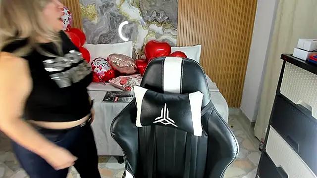 Check-out your craziest wishes with our pick of gaming cams models, featuring big knockers, round tails and tight twats.