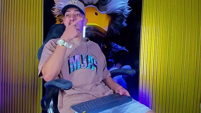 Dante_Brown1_ from StripChat is Freechat