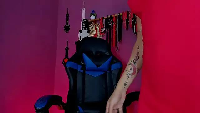 Check-out your craziest wishes with our pick of gaming cams models, featuring big knockers, round tails and tight twats.