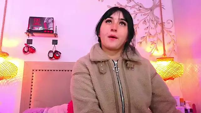 Daphnee-x from StripChat is Freechat