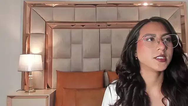 DaraBeckett from StripChat is Freechat
