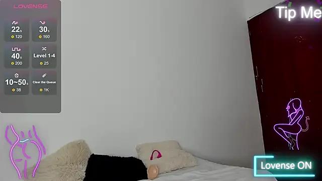 Check-out your craziest wishes with our pick of gaming cams models, featuring big knockers, round tails and tight twats.
